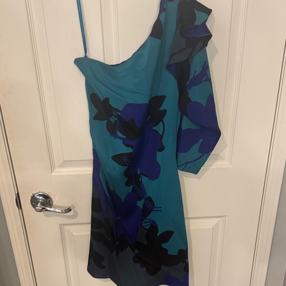 DVF Elegant Blue and Black Floral Dress size 4 - Picture 3 of 3